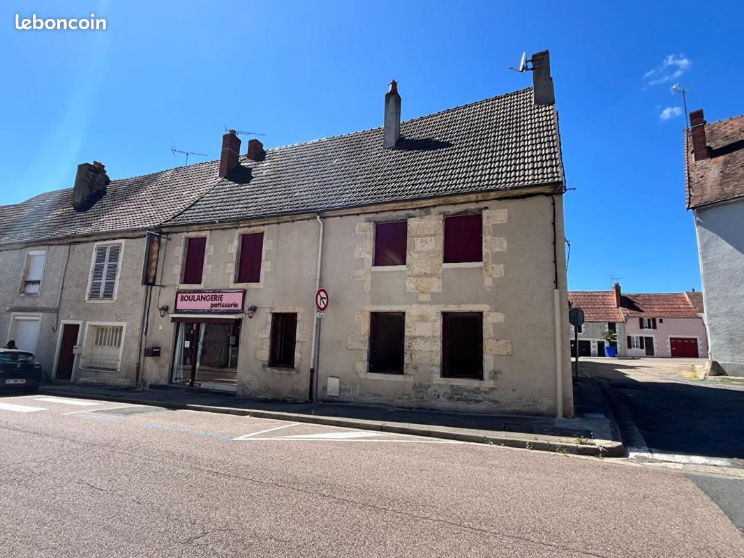 Maison 10 pièces 119 m² · à Saint-Pierre-le-Moûtier · 119 m² · 53 500 €