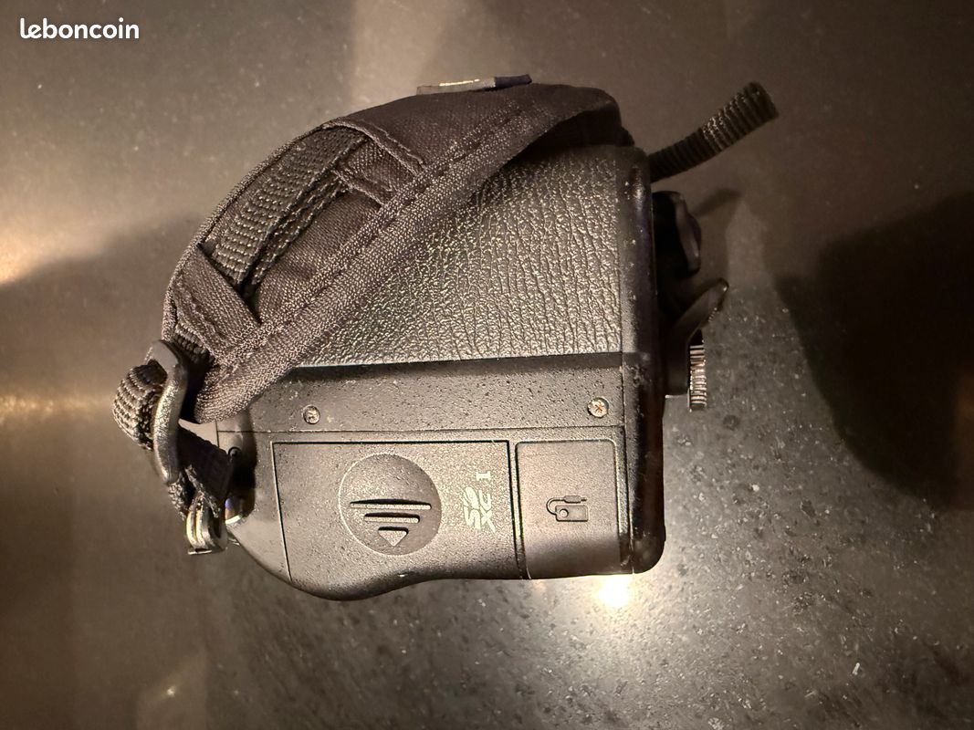 PENTAX K-1 NU avec poignée Grip D-BG6 et plein d'accessoires d'origine (image 6)