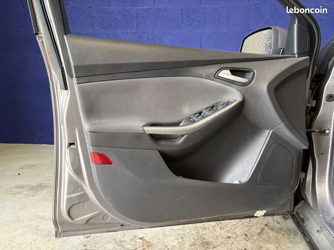 FORD Focus 1.6 D 105ch Business - 2013 - GPS - Bluetooth - Aide stationnement (image 19)
