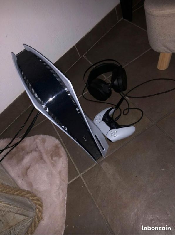 Urgent play 5 manette + casque à saisir (image 1)