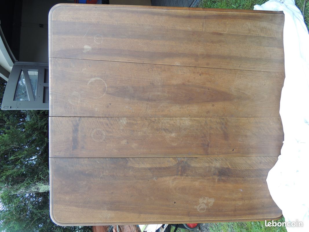 Table ancienne (image 1)