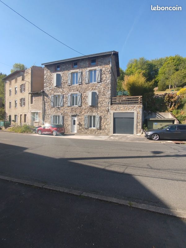 Maison 7 pièces 136 m² · à Thiers · 136 m² · 150 000 €