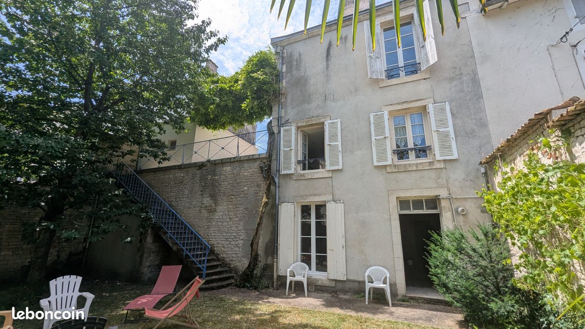 Maison 7 pièces 252 m² · à Niort · 252 m² · 549 000 €