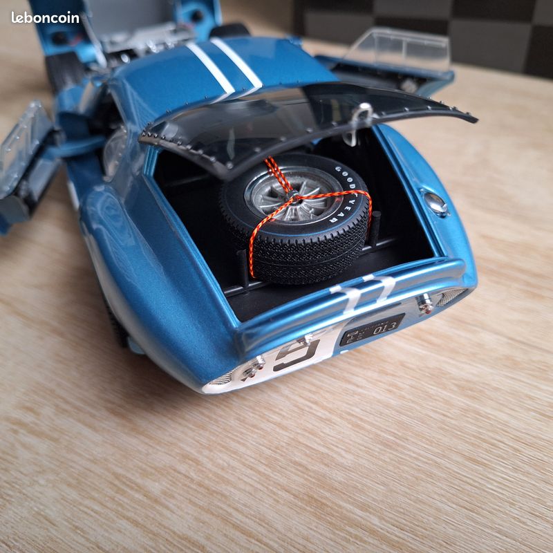 Exoto 1/18 Cobra daytona coupe #5 Bleu