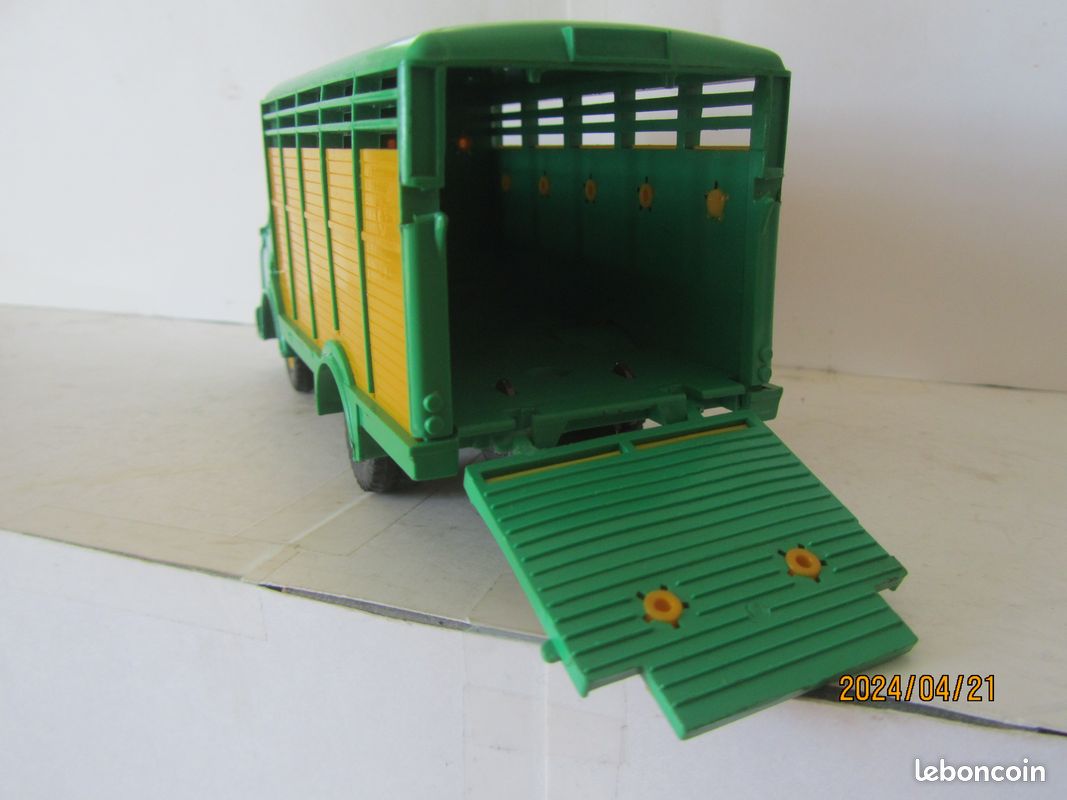 Dinky Toys 1:43 - 1 - Voiture miniature - ref. 577 Berliet GAK Bétaillère
