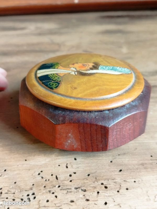 Petite boîte en bois tête de bretonne (image 4)