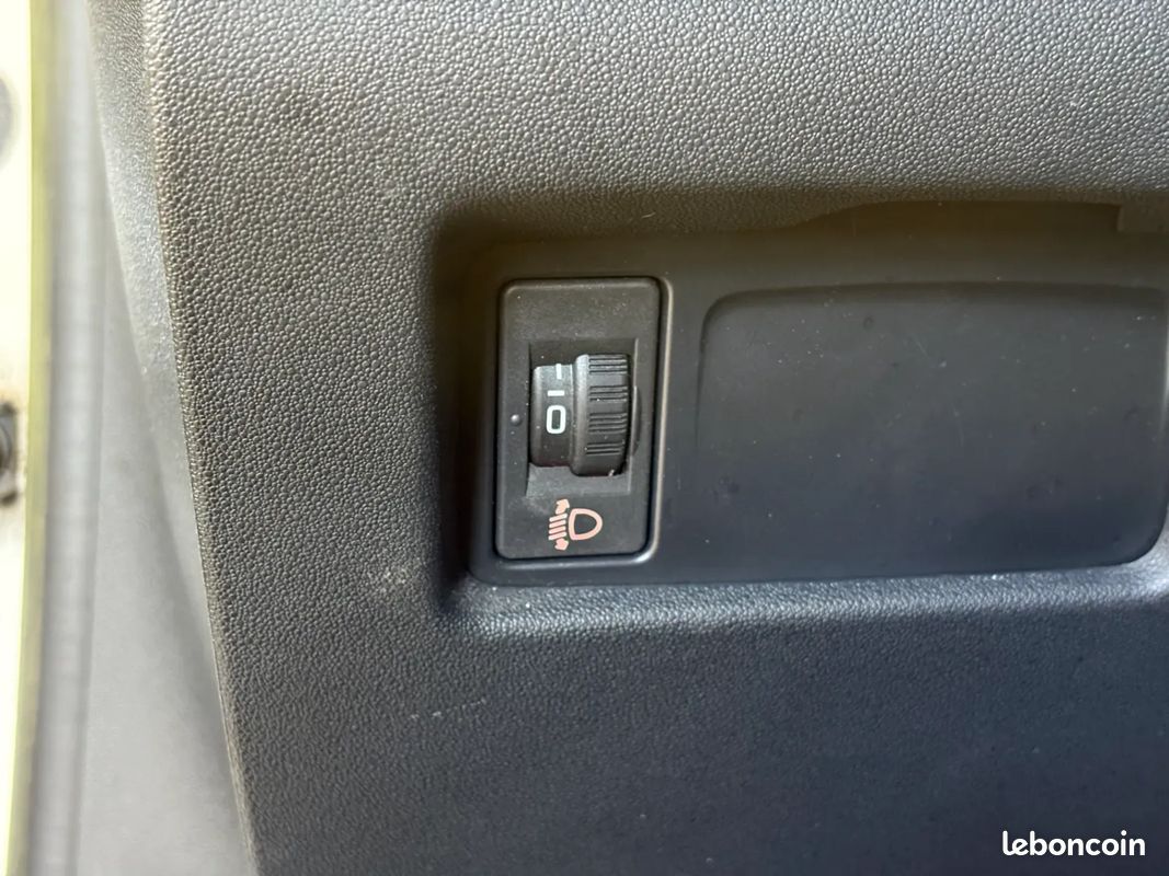 CITROEN C4 1.6 120ch MILLENIUM - 2013 - 99 000 km - Suivi complet - Première main (image 28)