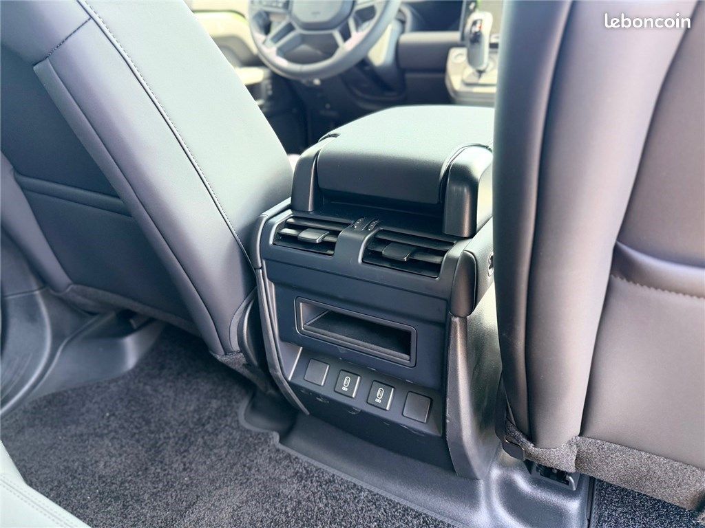 Land Rover Defender PHEV 110 X-Dynamic SE (image 10)