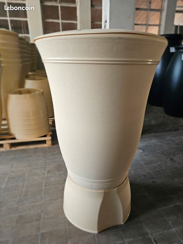 Cuve récupérateur à eau 300 litres avec socle couple robinet (image 1)
