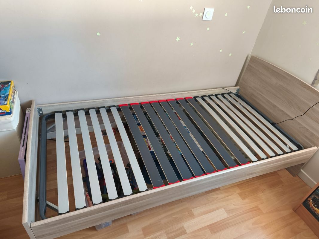 Lit (image 1)