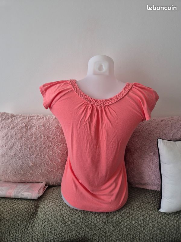 Tee-shirt 👕 femme. H&M. T : XS. Corail (image 3)