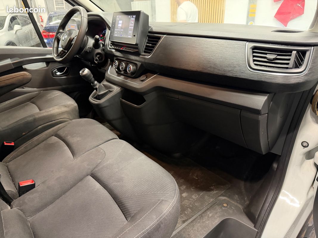 RENAULT TRAFIC VU FOURGON 2.0 BLUEDCI 130 28 L2H1 TVA RECUPERABLe (image 9)