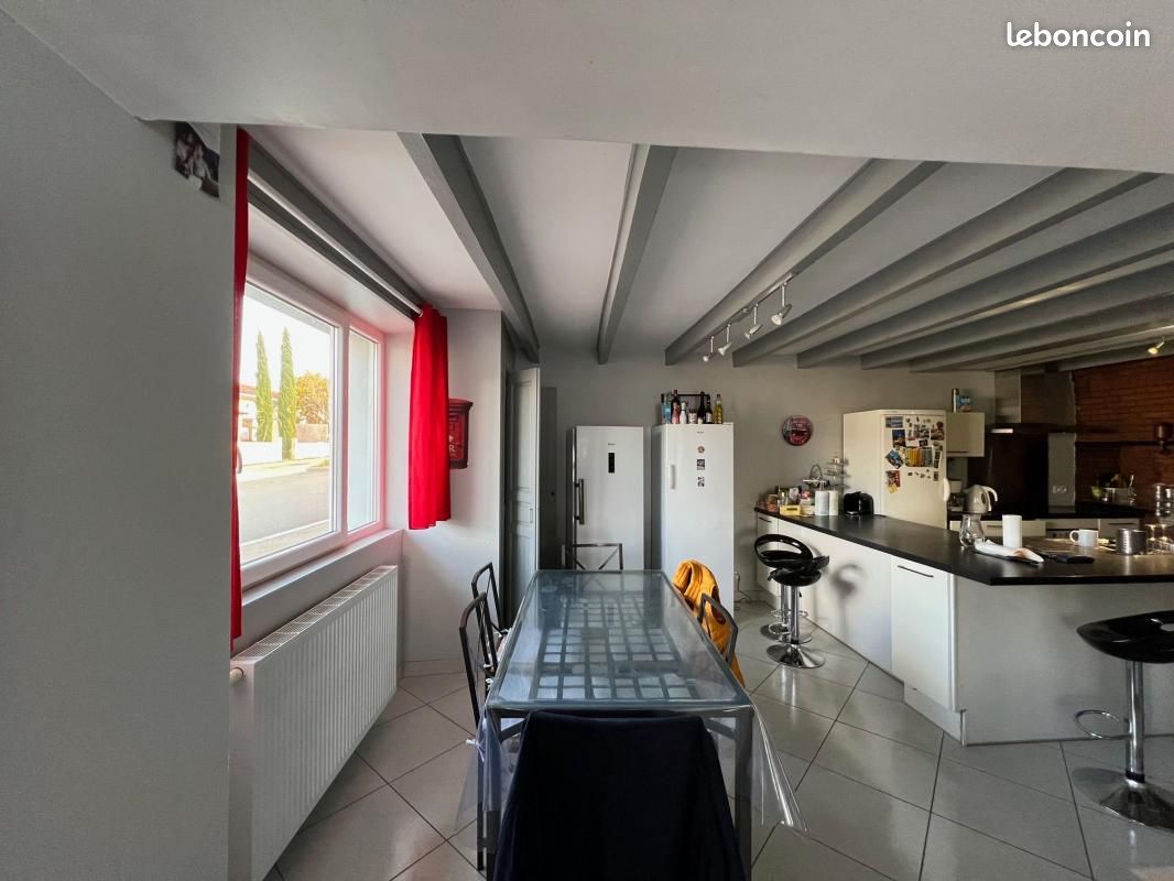Maison 7 pièces 157 m² · à Burlats · 157 m² · 1 355 €/mois