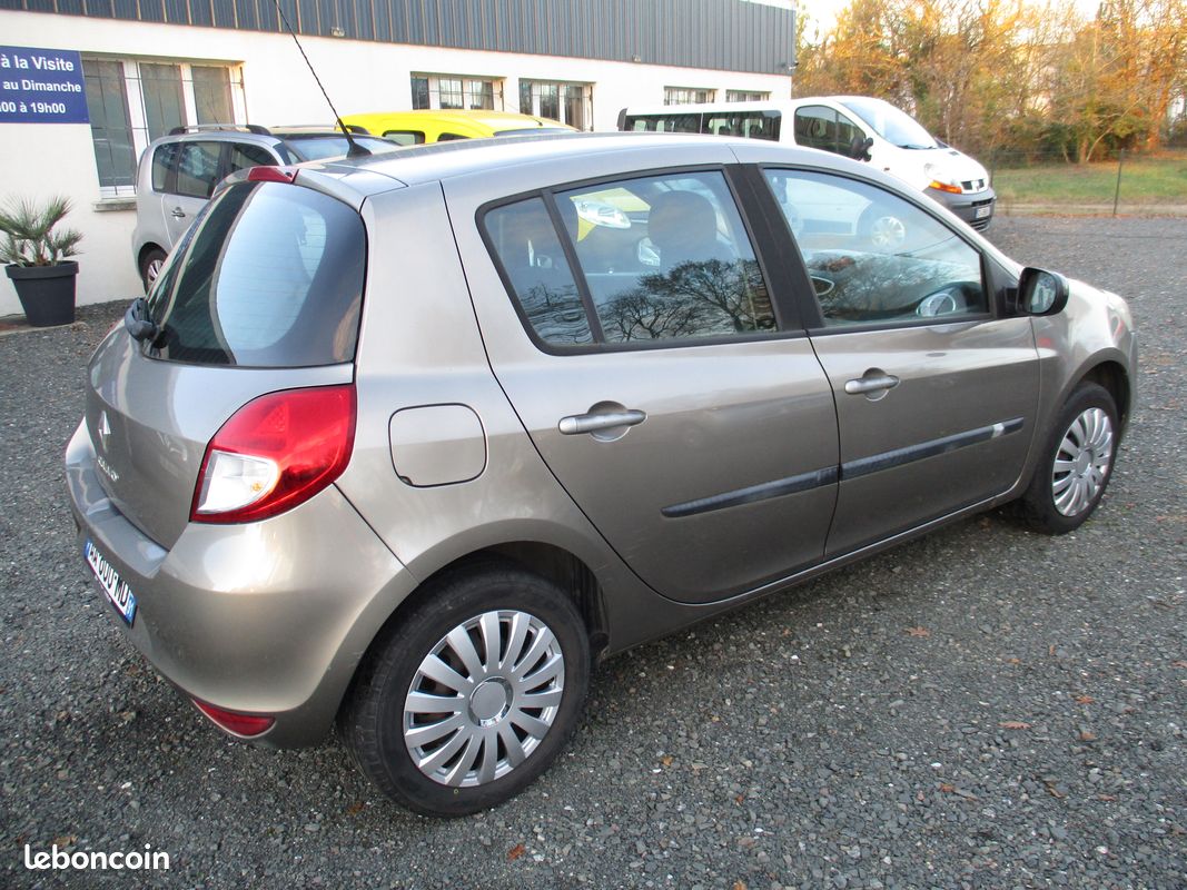 Clio 3 Ph2 1.5 DCI 70ch,4cv,99400kms,2009,Clim.... (image 3)