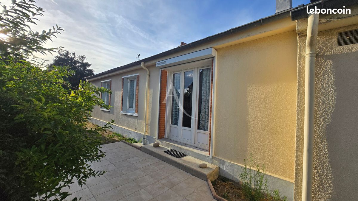 Maison 4 pièces 80 m² · à Saint-Denis-de-l'Hôtel · 80 m² · 187 500 €