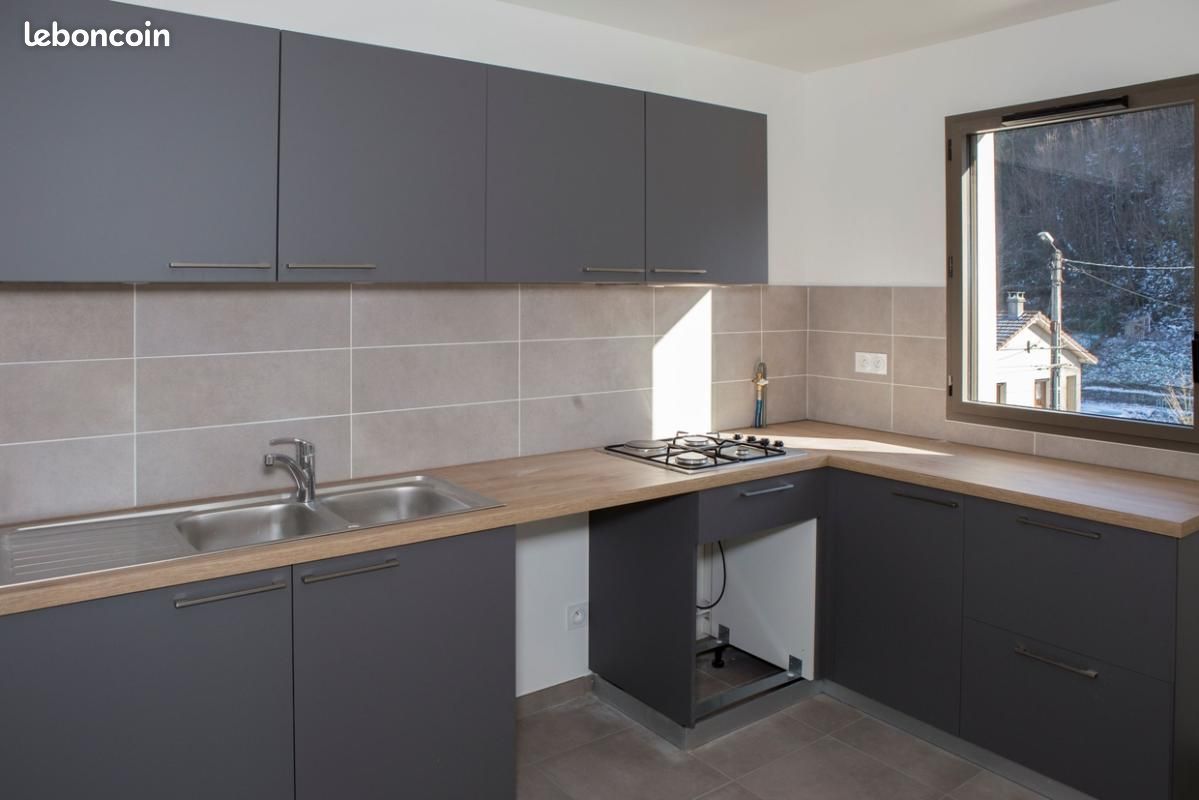 Appartement 3 pièces 77 m² · à Échirolles · 77 m² · 910 €