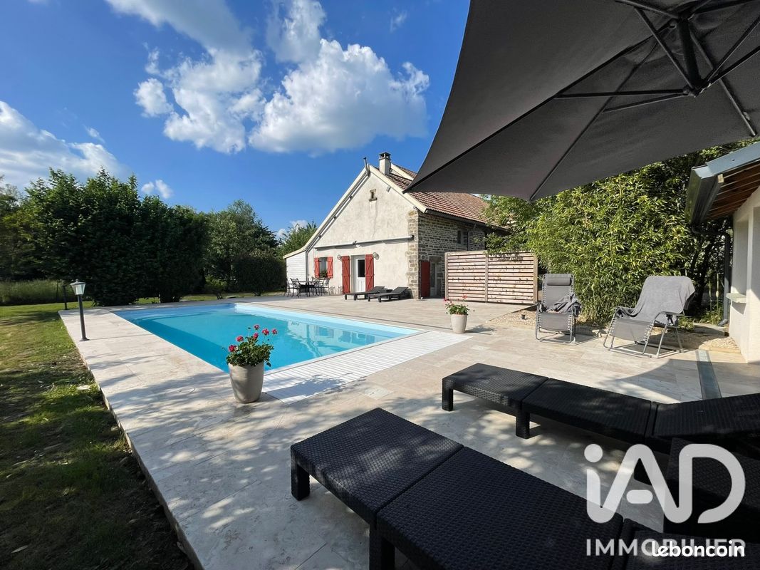 Maison 10 pièces 252 m² · à Longecourt-lès-Culêtre · 252 m² · 450 000 €