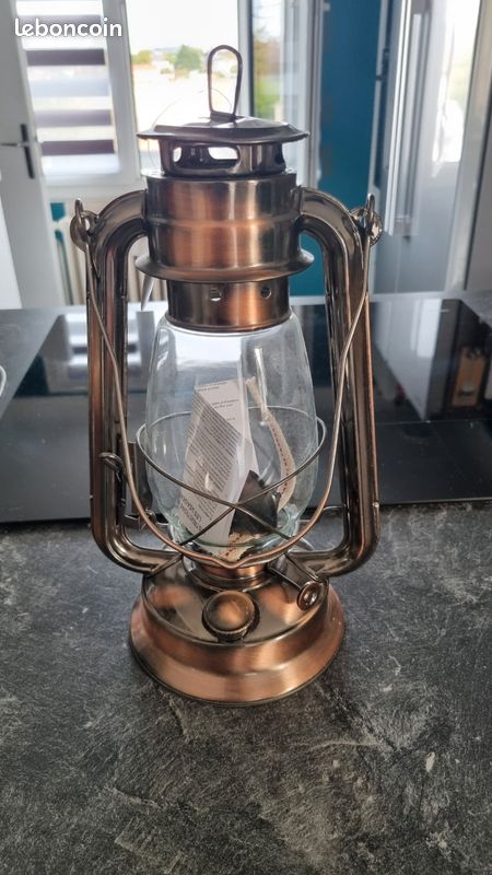 Lampe tempête à pétrole (image 1)