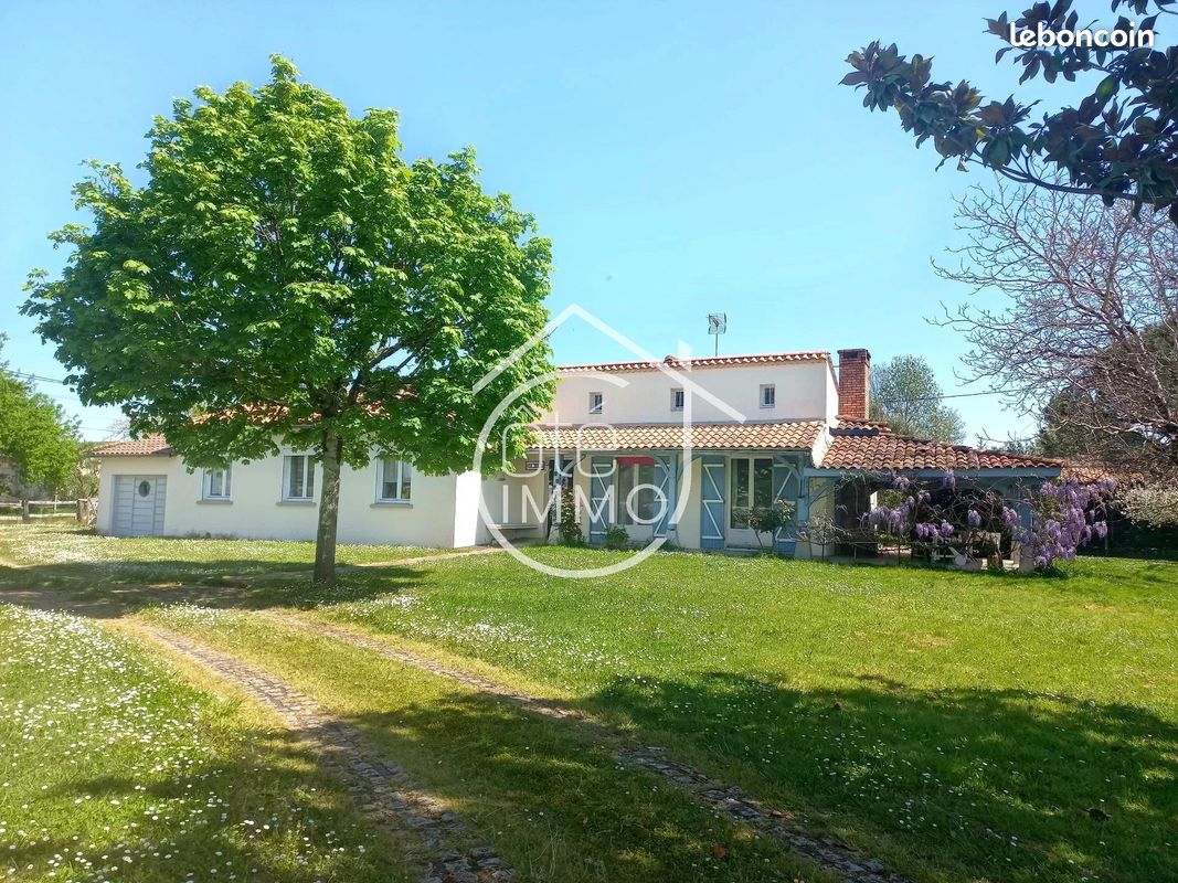 Maison 6 pièces 138 m² · à Saint-Antoine-de-Breuilh · 138 m² · 200 000 €