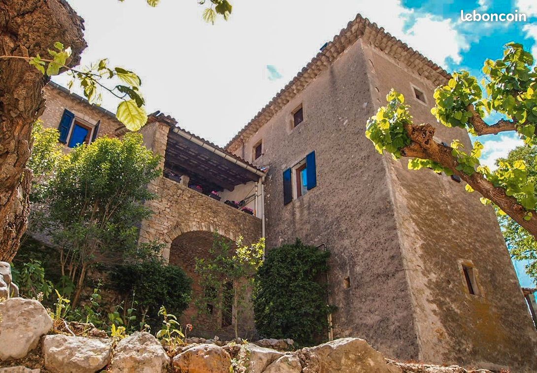 Maison 7 pièces 164 m² · à Rochegude · 164 m² · 1 350 €/mois