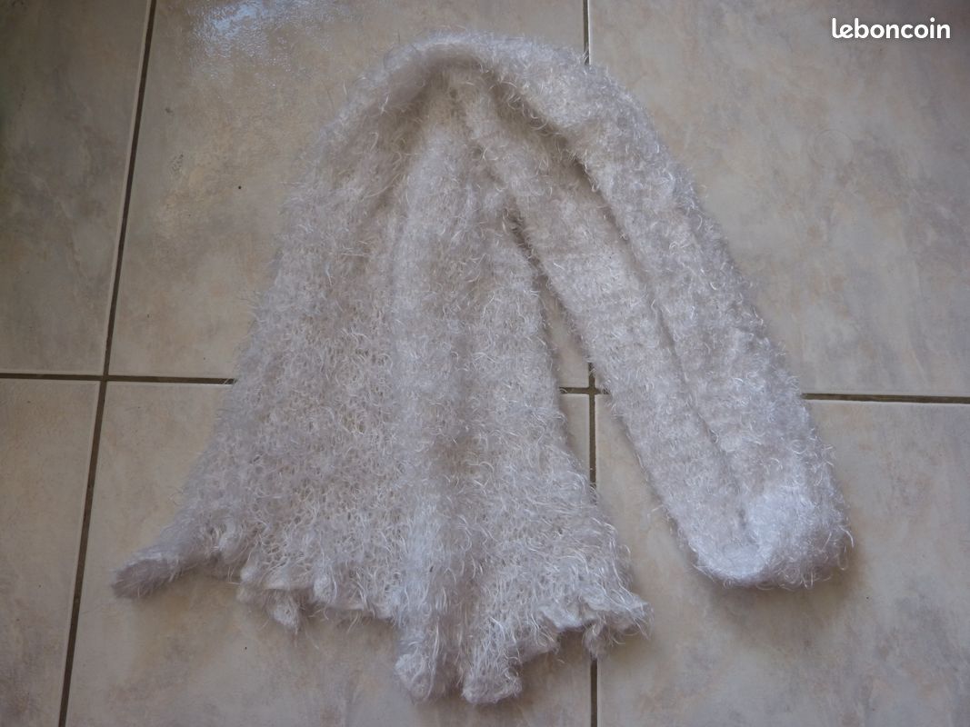 Echarpe blanche (image 1)