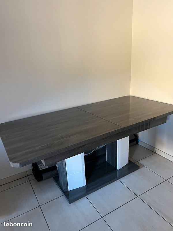 Table (image 4)