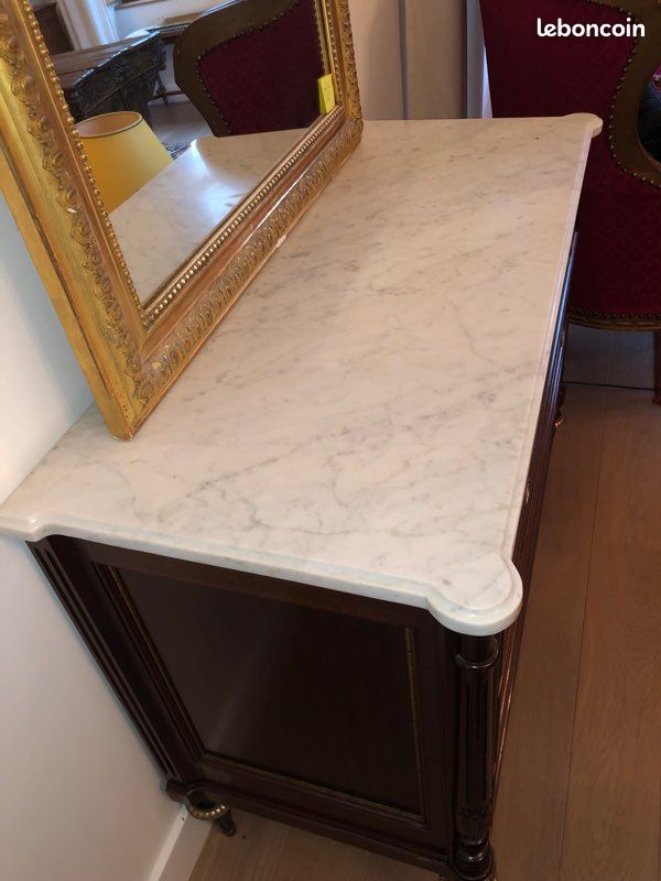 Commande en acajou et bronze style Louis XVI à plateau en marbre blanc (image 9)