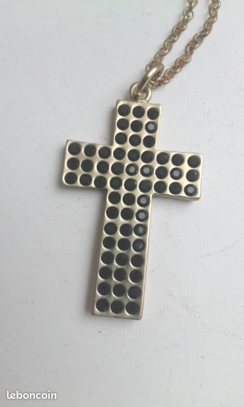 Collier croix jamais porte (image 2)