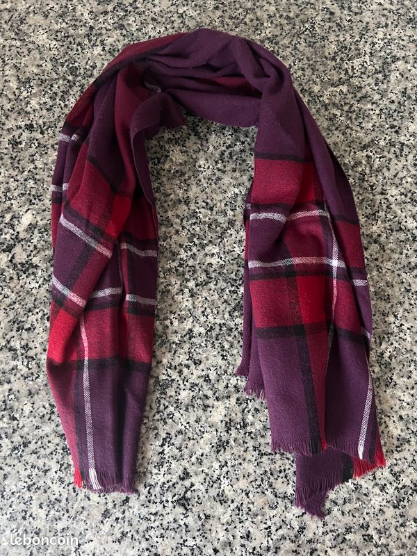 Jolie écharpe ton bordeaux neuve de marque JEAN LOUIS SCHERRER étiqueté