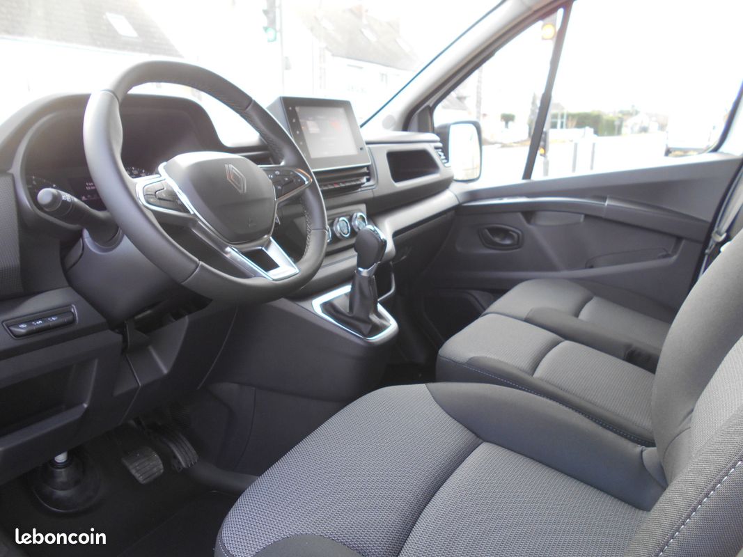 RENAULT TRAFIC NEUF L1H1 2.0 Blue DCi 150cv bvm6 3.0 T. ADVANCE STOCK à 23 917 HT (image 5)