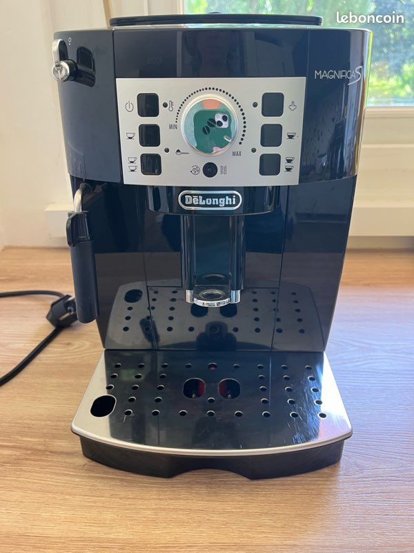 Machine à café à grains Magnifica S de Delonghi (image 1)