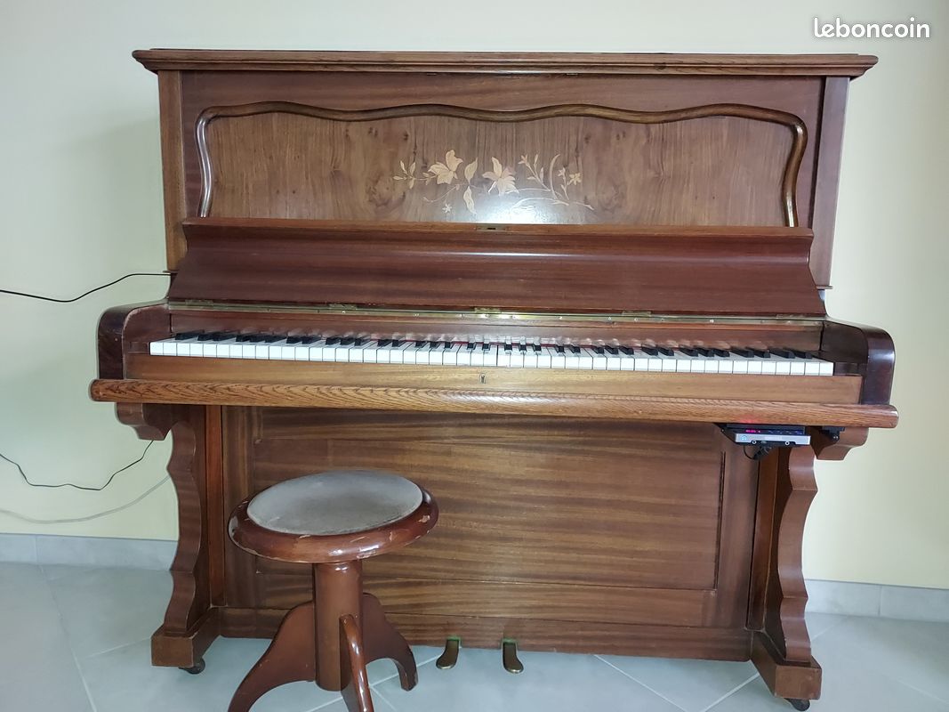 Piano (image 2)