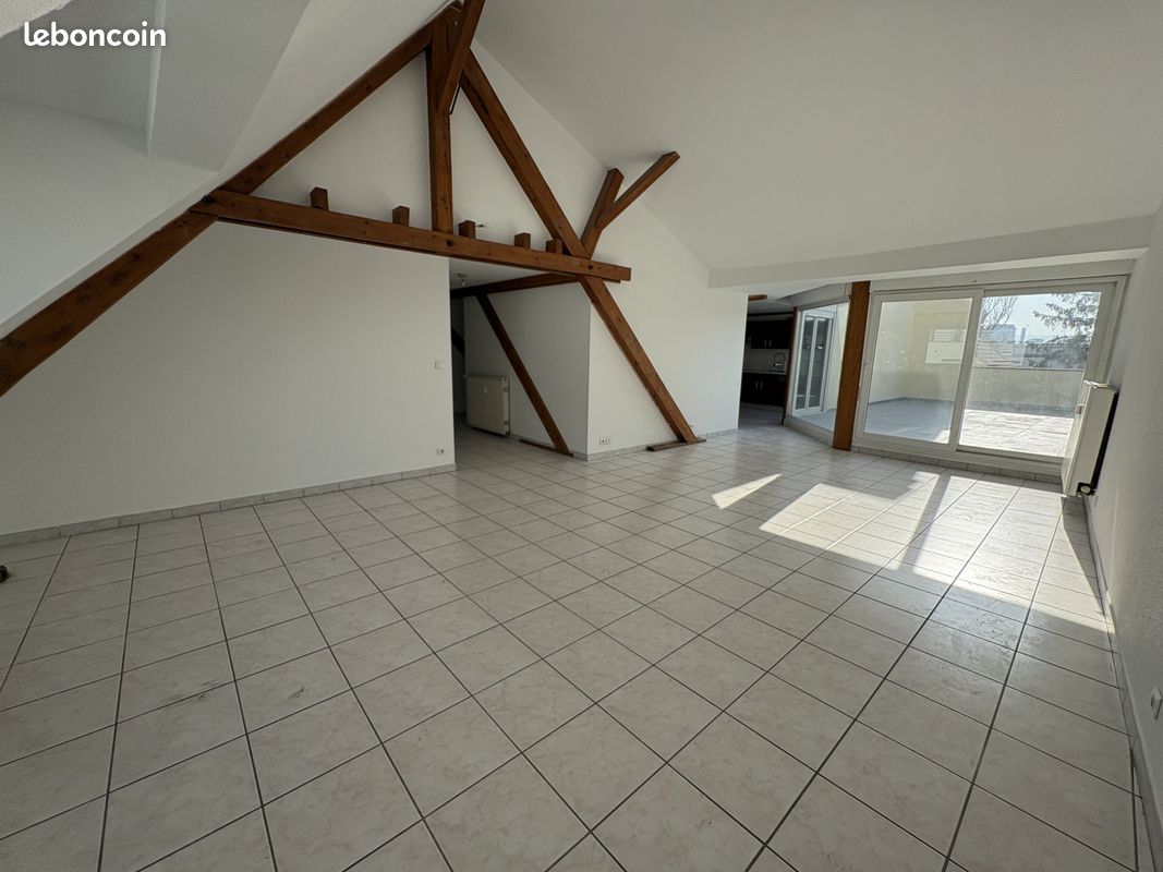 Appartement 5 pièces 113 m² · à Saint-Louis · 113 m² · 1 465 €/mois