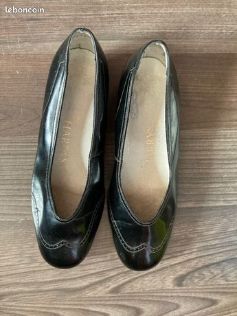 Chaussures de confort laquées noires