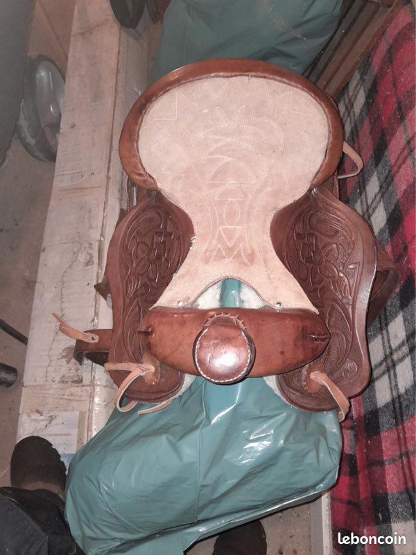 Selle en cuire (image 1)