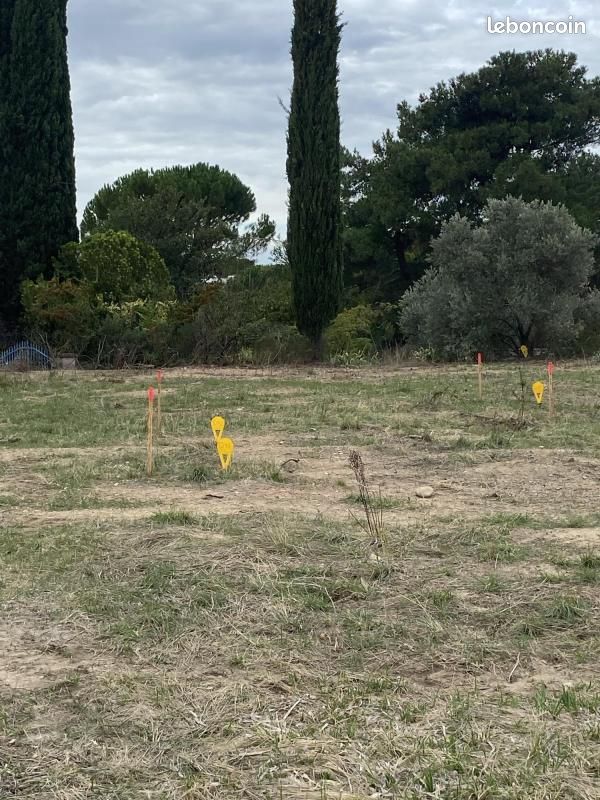 Terrain 330 m² · à Pertuis · 160 000 €