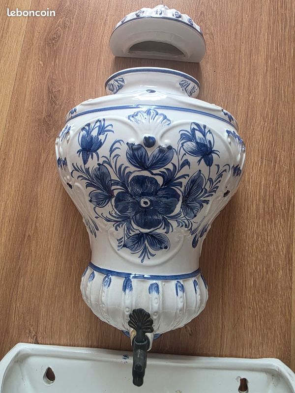 Fontaine murale lavabo en faïence bleue et blanche - Style Delft (image 2)