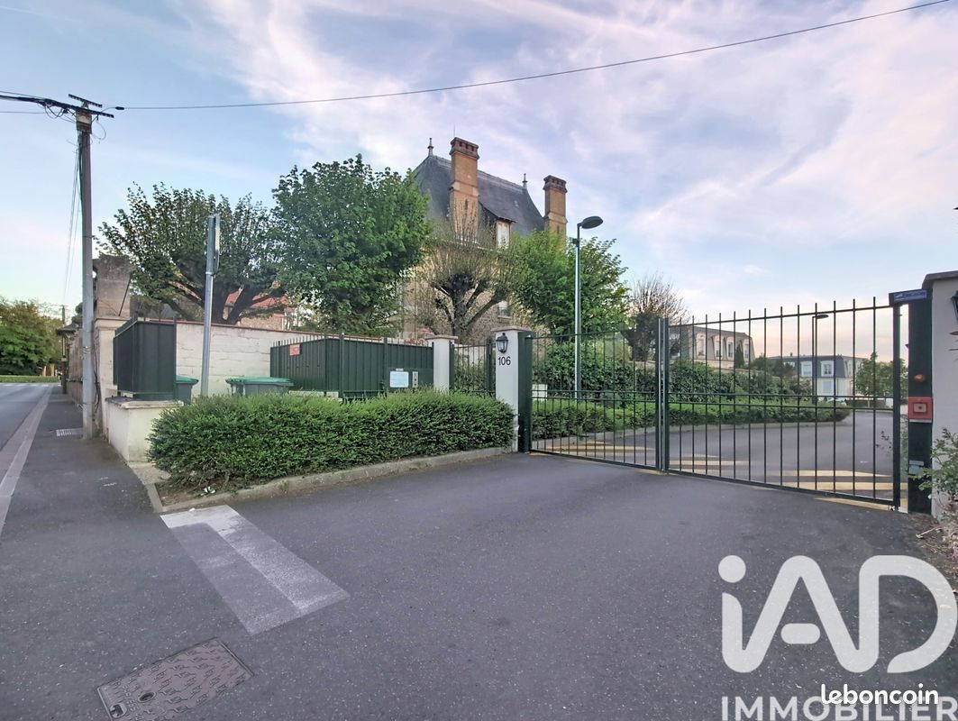 Parking 12 m² · à Yerres · 12 m² · 11 500 €