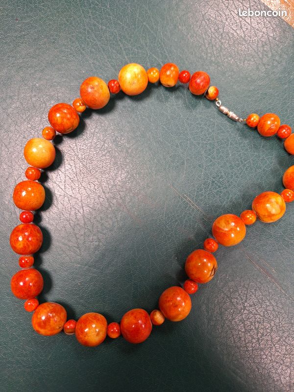 Collier boules bois (image 2)
