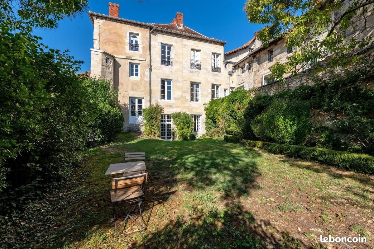 Maison 10 pièces 543 m² · à Périgueux · 543 m² · 1 190 000 €
