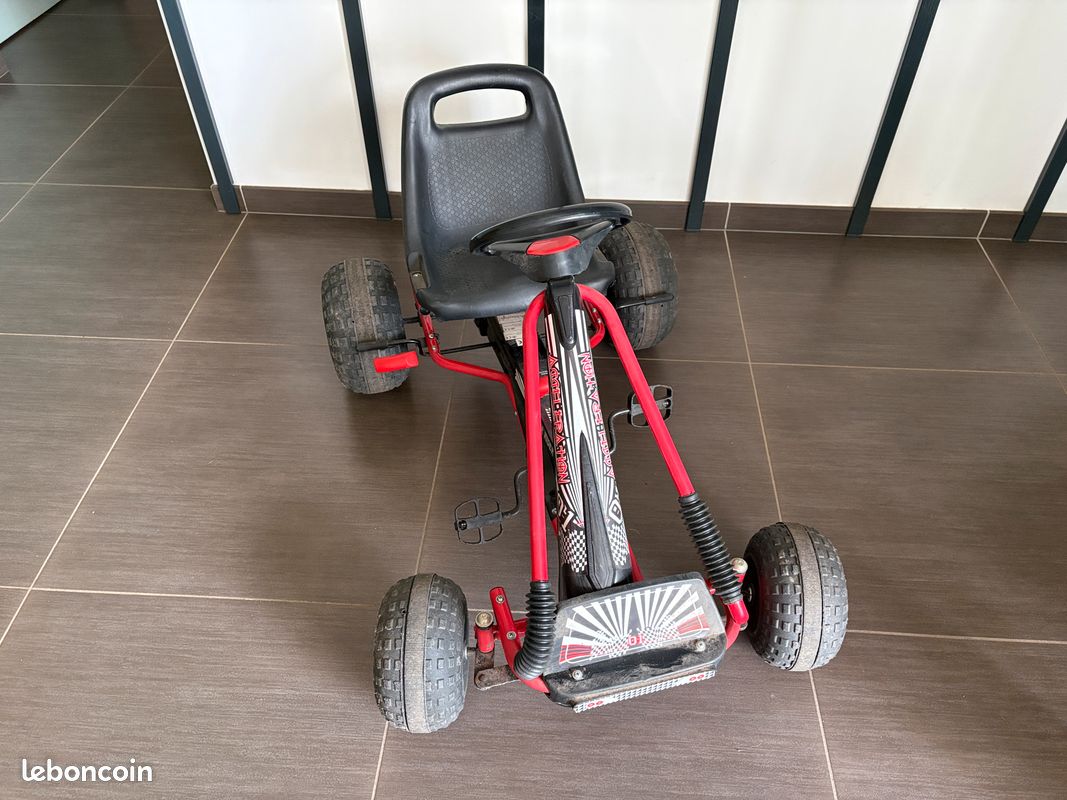 Kart enfant à pédales Super Rider rouge et noir (image 3)