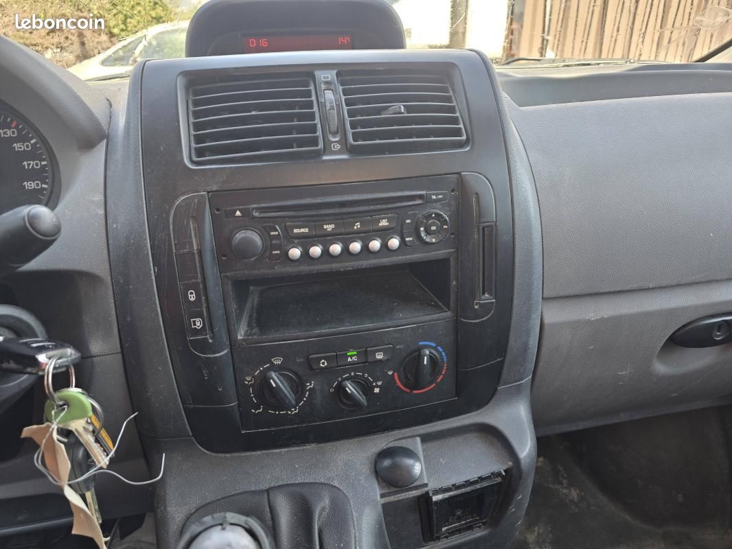 Citroën Jumpy II 1.6 HDI 90 3 Places SANS C-T (image 8)