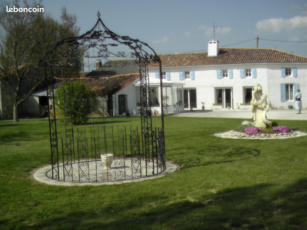Maison 10 pièces 235 m² · à Saint-Sulpice-d'Arnoult · 235 m² · 270 000 €