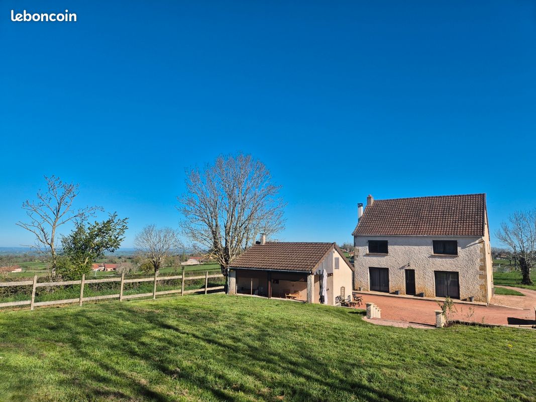 Maison 5 pièces 134 m² · à Saint-Christophe-en-Brionnais · 134 m² · 260 000 €