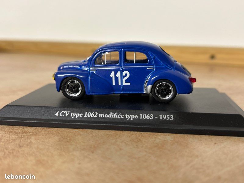 Superbe RENAULT 4CV N°112 Equipe Maeght 1946 - Modèle Réduit 1/43 Bleu - ELIGOR Neuf