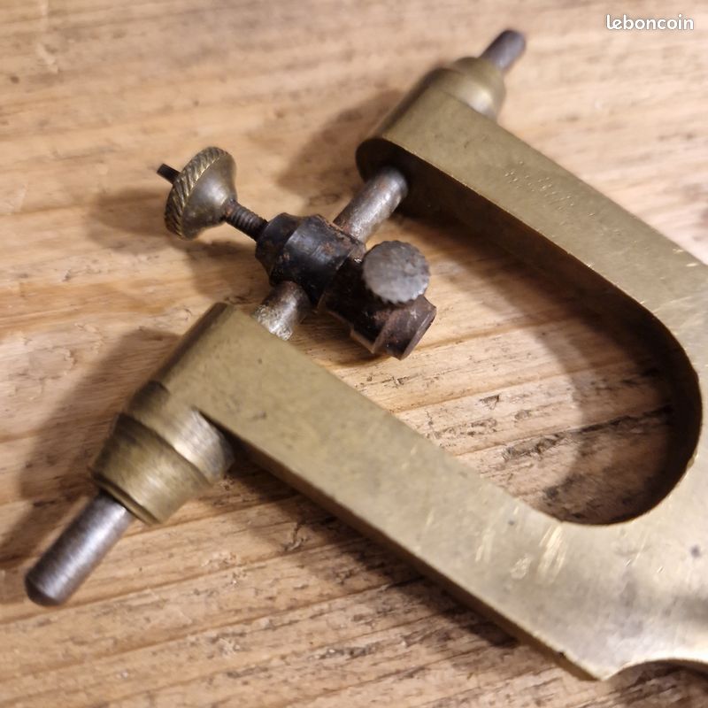Ancien Outil D'horloger – Presse Générique, Pour Réparation Montre
