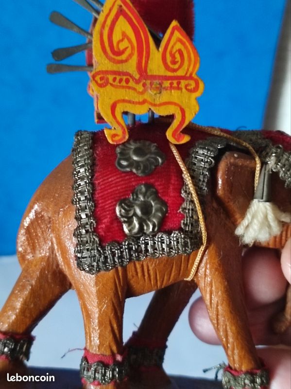 Art en bois sculpté à la main représentant un éléphant