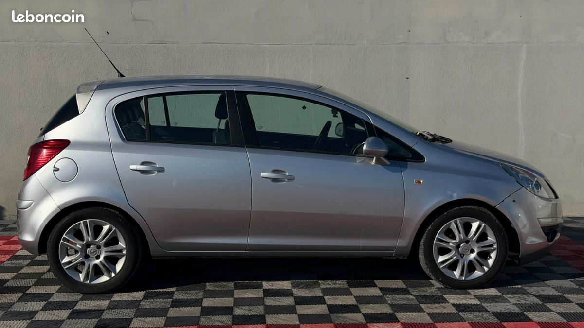 OPEL CORSA 1.3 CDTI 75 Cv ECOFLEX COSMO (image 8)