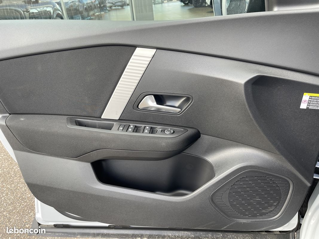 Citroen C4 1.2 HYBRIDE 145CH S&S BUSINESS AUTOMATIQUE (image 17)