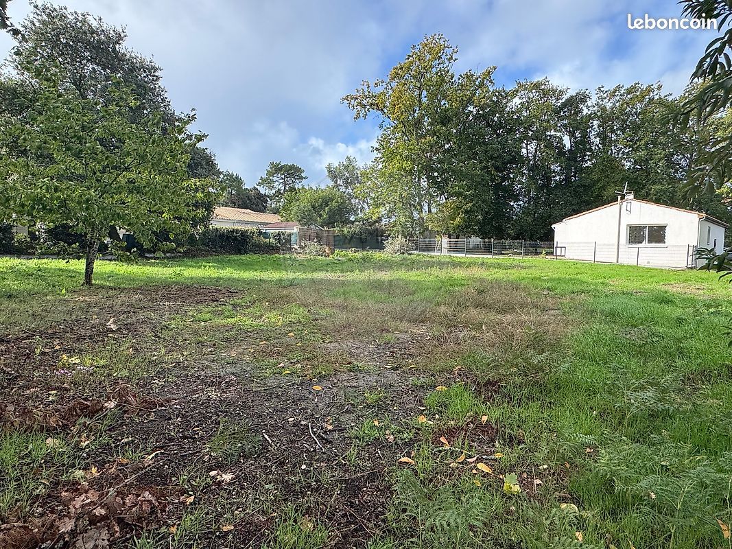 Terrain 935 m² · aux Mathes · 199 500 €